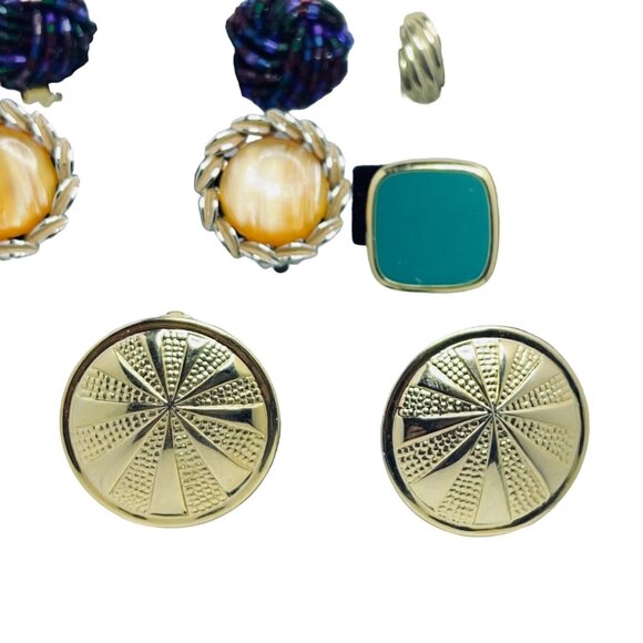 Vintage Lot of 5 Gold Tone Clip On Earrings (5486) - Picture 4 of 6